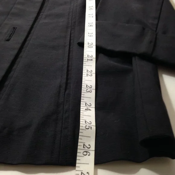 Like New Blazer Nice Thick Material Fits Like M/L Front/Side Hidden Pockets - Picture 4 of 16